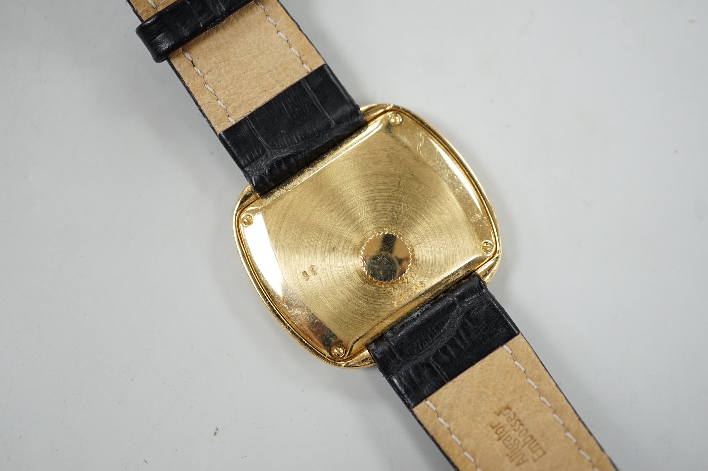 A gentleman's modern 18ct gold Piaget quartz dress wrist watch, with Roman dial, the case back with winding crown and numbered 75121 297646, case diameter 35mm, no box or papers, on associated leather strap.